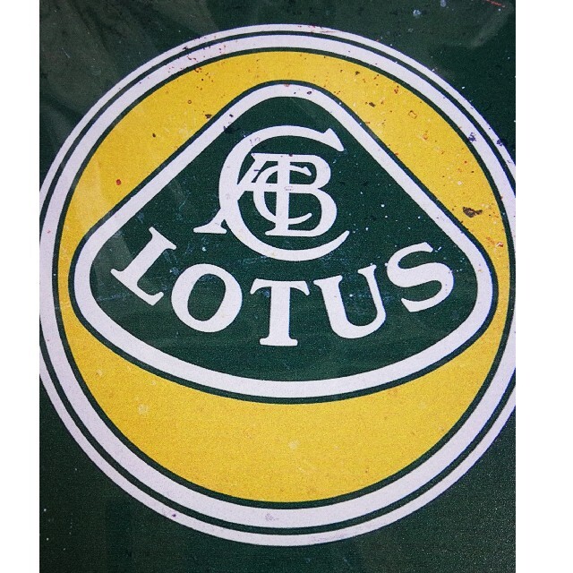 LOTUS(ロータス)の新品　未使用品　ロータス　サービスショップ　ブリキ製看板プレート 自動車/バイクの自動車(カタログ/マニュアル)の商品写真