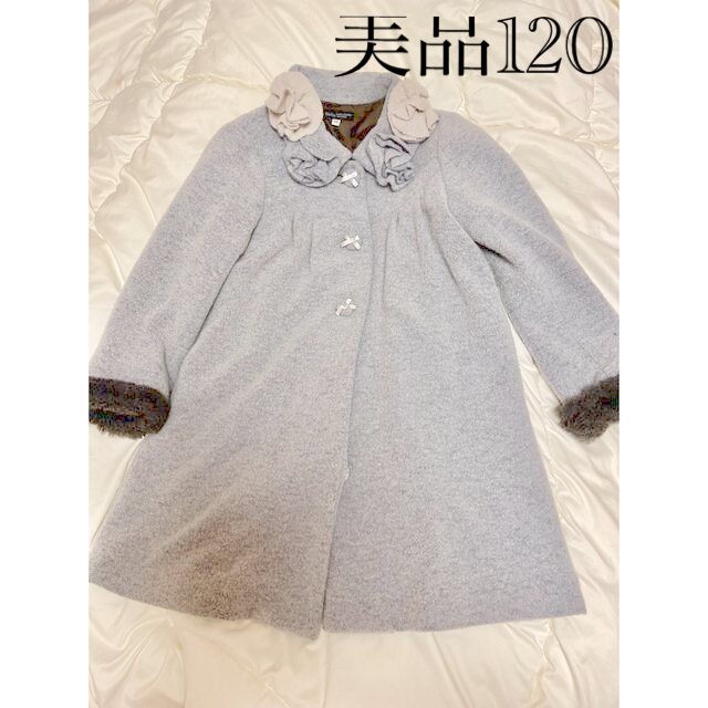 BeBe(ベベ)の美品　べべ　コサージュコート　120 キッズ/ベビー/マタニティのキッズ服女の子用(90cm~)(ジャケット/上着)の商品写真