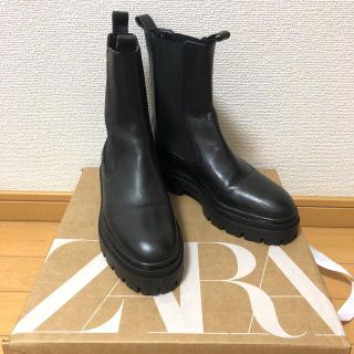 ザラ(ZARA)の【美品】　ZARA レザートラックアンクルブーツ(ブーツ)