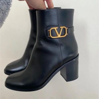 ヴァレンティノ(VALENTINO)の＜Anum様専用＞ヴァレンティノ Vロゴ ショートブーツ(ブーツ)