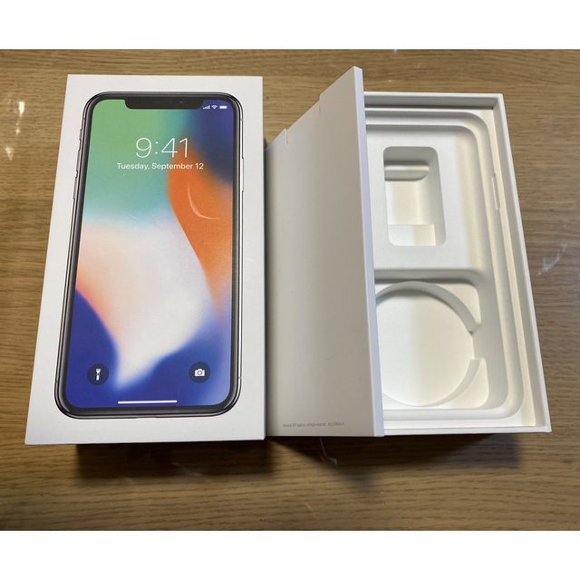 iPhone(アイフォーン)の【超美品】iPhoneX iPhone10 silver 64GB SIMフリー スマホ/家電/カメラのスマートフォン/携帯電話(スマートフォン本体)の商品写真