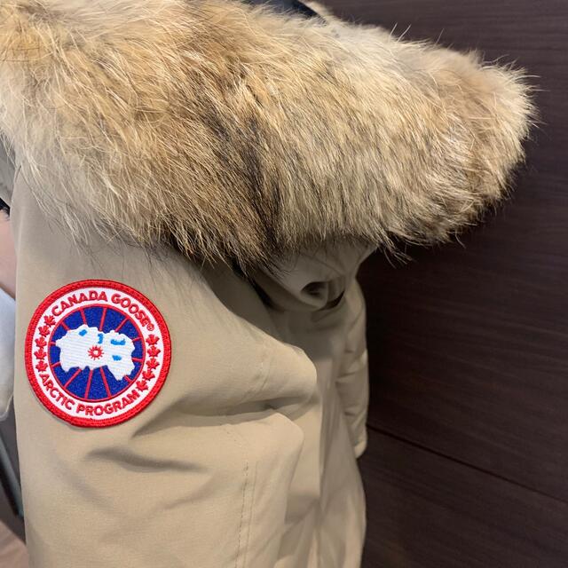 CANADA GOOSE(カナダグース)の最終値下げ！1月末までの出品！カナダグース　ダウンジャケット　レディース レディースのジャケット/アウター(ダウンジャケット)の商品写真