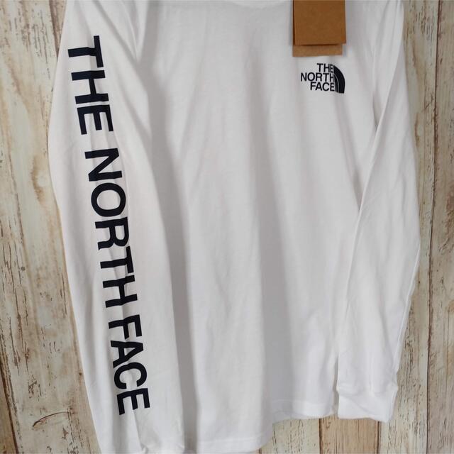 THE NORTH FACE(ザノースフェイス)の【海外限定】TNF ロンT レディース US/S ホワイト 日本サイズM レディースのトップス(Tシャツ(長袖/七分))の商品写真