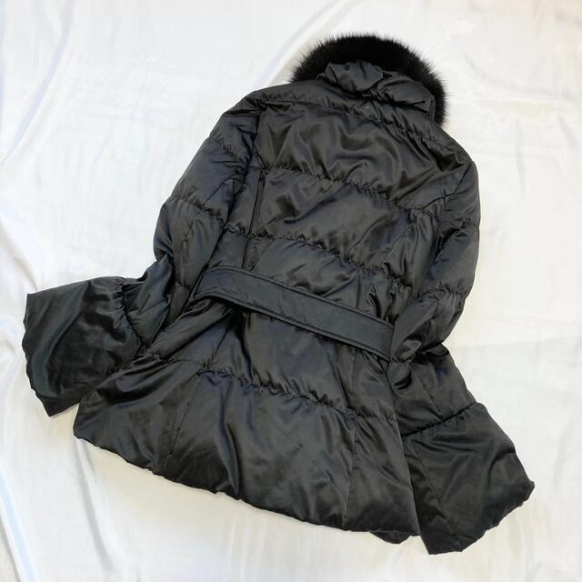 EPOCA(エポカ)の【美品】EPOCA フォックスファー ベルト付き ダウンコート ブラック 40 レディースのジャケット/アウター(ダウンジャケット)の商品写真