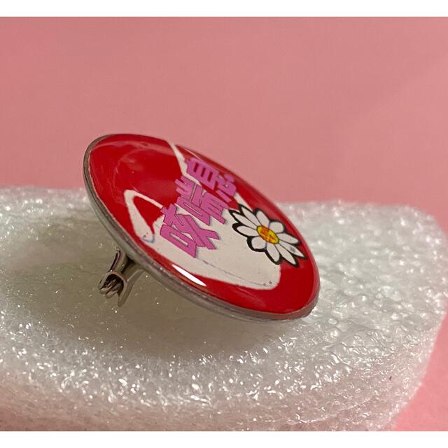 咳　咳喘息　バッジ レディースのアクセサリー(ブローチ/コサージュ)の商品写真