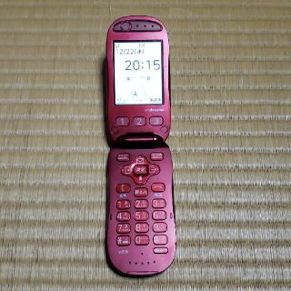 フジツウ(富士通)の中古品　らくらくホンベーシックⅡ　F-07A(レッド)　DOCOMO(携帯電話本体)