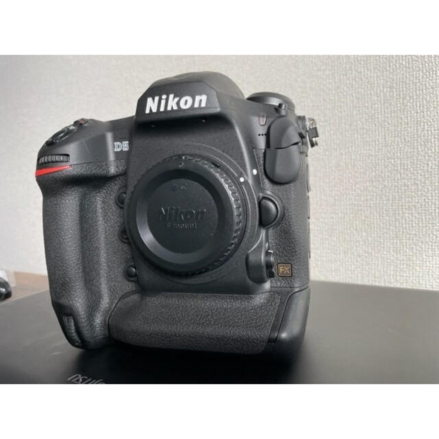 Nikon D5（XQD-Type）美品 スマホ/家電/カメラのカメラ(デジタル一眼)の商品写真