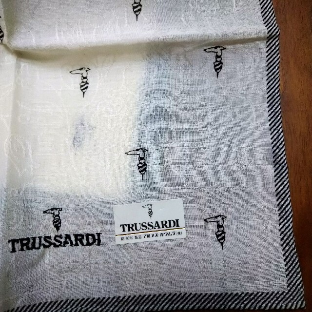 TRUSSARDI   紳士用ハンカチ メンズのファッション小物(ハンカチ/ポケットチーフ)の商品写真