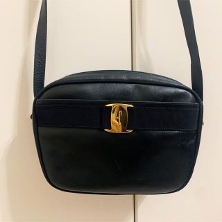 フェラガモ(Ferragamo)の◉フェラガモ◆ヴァラ　ショルダーバッグ　ネイビー(ショルダーバッグ)