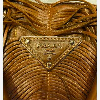 プラダ(PRADA)のPRADA フリンジ ショルダーバッグ ブラウン (ショルダーバッグ)