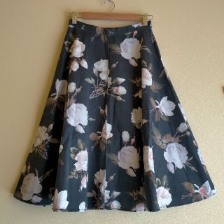 マウジー(moussy)のmoussy レトロ 花柄 ミディ丈 タック フレアスカート(ロングスカート)