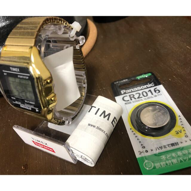 Supreme(シュプリーム)のsupreme timex コラボ　腕時計　電池付き メンズの時計(腕時計(デジタル))の商品写真