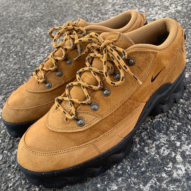 NIKE - NIKE W LAHAR LOW WHEAT ナイキ ラハール ロー ウィートの通販 ...