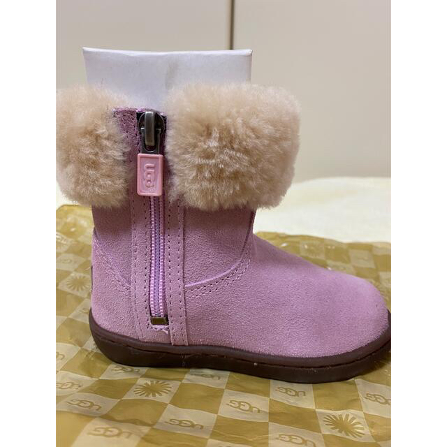 UGG(アグ)の☆新品☆ UGGベビーブーツ　14.5㎝ キッズ/ベビー/マタニティのキッズ靴/シューズ(15cm~)(ブーツ)の商品写真