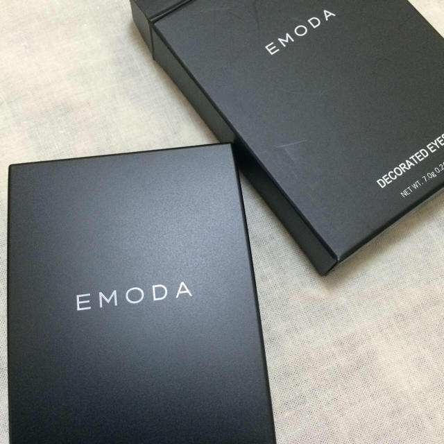 EMODA(エモダ)のEMODA アイシャドウパレット コスメ/美容のベースメイク/化粧品(アイシャドウ)の商品写真