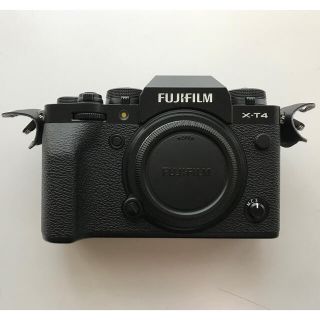 フジフイルム(富士フイルム)のFUJIFILM X-T4 ボディ 美品(ミラーレス一眼)