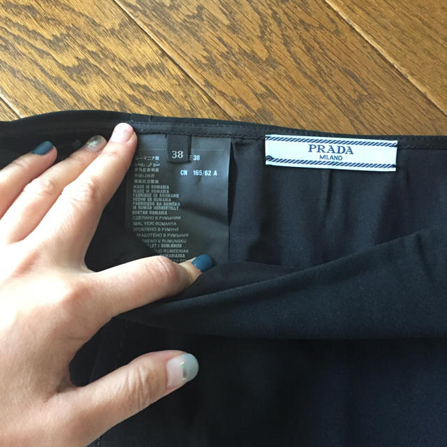 PRADA(プラダ)の送料込み☻PRADA黒スカート レディースのスカート(ひざ丈スカート)の商品写真