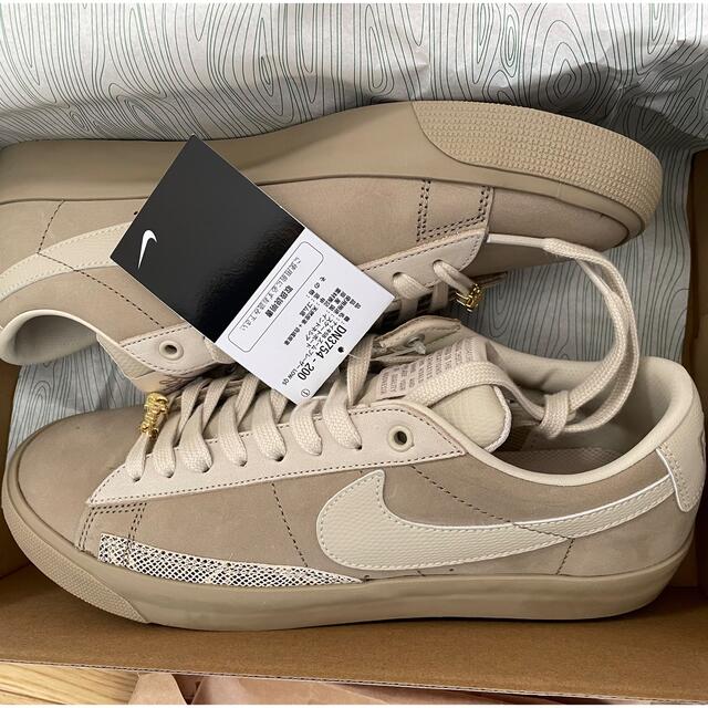 NIKE(ナイキ)のNIKE SB BLAZER LOW FPAR BLAZER 26.5 ベージュ メンズの靴/シューズ(スニーカー)の商品写真