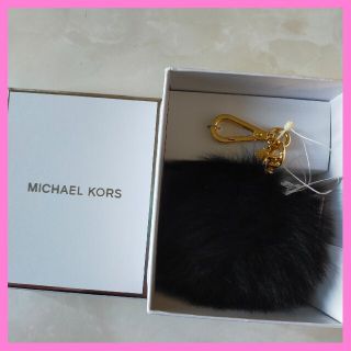 マイケルコース(Michael Kors)のマイケルコース ファー チャーム 黒 箱付 ブラック(チャーム)