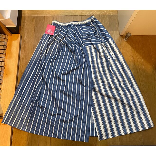 低価高評価 Vivienne スカートの通販 by T's shop|ヴィヴィアン