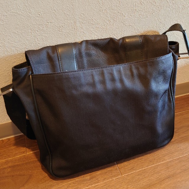 LOEWE☆メッセンジャーバッグ☆パソコン☆ビジネス☆ブラック☆ママバッグにも 1