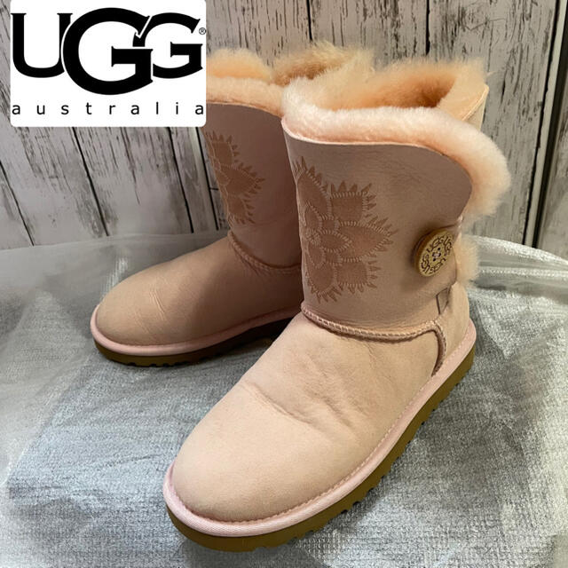 UGG(アグ)の【未使用】UGG アグ ムートン ブーツ ショート丈 ボタン付き レディースの靴/シューズ(ブーツ)の商品写真