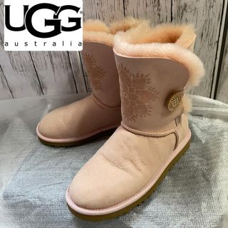 アグ(UGG)の【未使用】UGG アグ ムートン ブーツ ショート丈 ボタン付き(ブーツ)