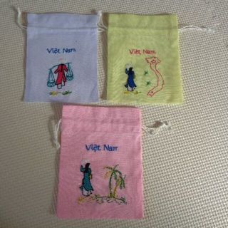 Vietnam 刺繍　巾着(その他)