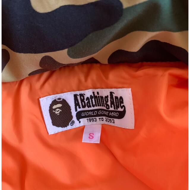 A BATHING APE アベイシングエイプ BAPE ダウンジャケット 迷彩 レディースのジャケット/アウター(ダウンジャケット)の商品写真