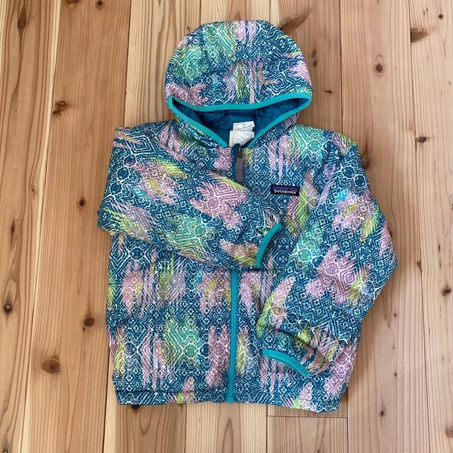 patagonia(パタゴニア)のM様専用✳︎Patagonia キッズ リバーシブルダウンジャケット 5T キッズ/ベビー/マタニティのキッズ服男の子用(90cm~)(ジャケット/上着)の商品写真