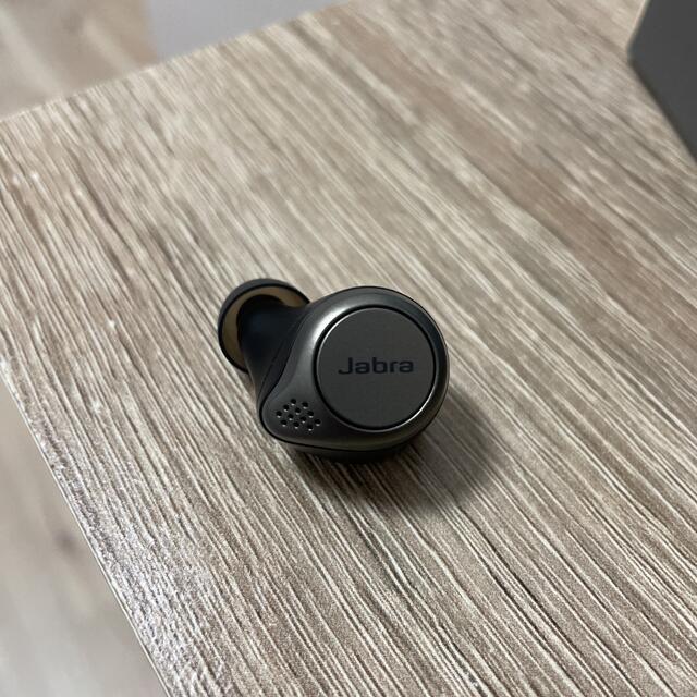 Jabra Elite 75t Titanium Black ワイヤレス充電可 スマホ/家電/カメラのオーディオ機器(ヘッドフォン/イヤフォン)の商品写真