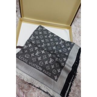 ルイヴィトン(LOUIS VUITTON)のLOUIS VUITTON ショール　キングカズ着用　モノグラム　新品同様(ストール)