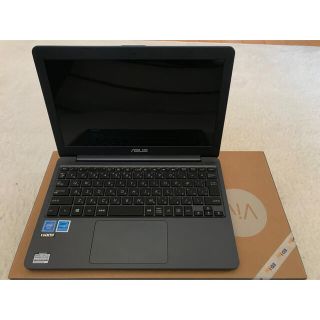 エイスース(ASUS)のasus ノート型パソコンE203MA-4000G(ノートPC)