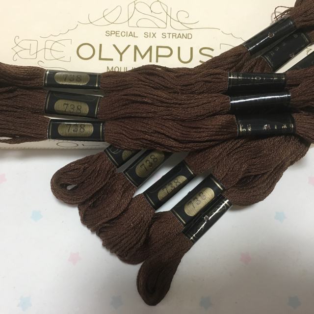 OLYMPUS(オリンパス)の刺繍糸 オリムパス２５番 NO.738 8本 ハンドメイドの素材/材料(生地/糸)の商品写真