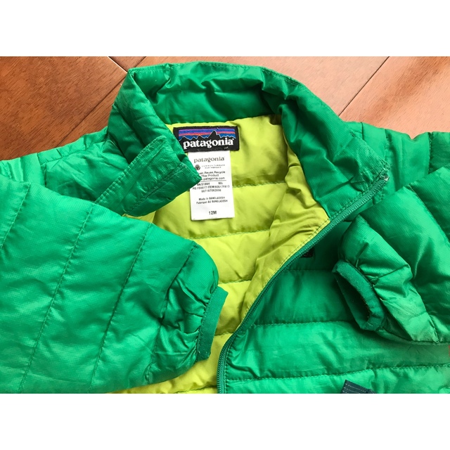 patagonia(パタゴニア)のパタゴニアダウン　キッズ　グリーン　 キッズ/ベビー/マタニティのベビー服(~85cm)(ジャケット/コート)の商品写真