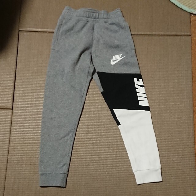 NIKE(ナイキ)のジュニア NIKEスウェット キッズ/ベビー/マタニティのキッズ服男の子用(90cm~)(パンツ/スパッツ)の商品写真