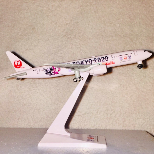 JAL(日本航空)(ジャル(ニホンコウクウ))のJAL TOKYO2020 特別塗装機限定モデルプレーン エンタメ/ホビーのテーブルゲーム/ホビー(航空機)の商品写真