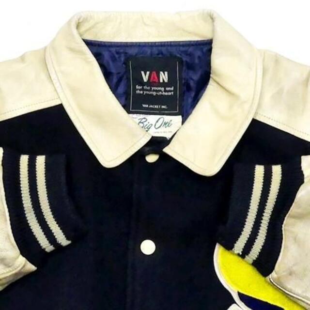 VAN Jacket(ヴァンヂャケット)のVAN レザーアーム スタジャン メンズ M 紺 ブルゾン ジャンパー 本革 メンズのジャケット/アウター(スタジャン)の商品写真