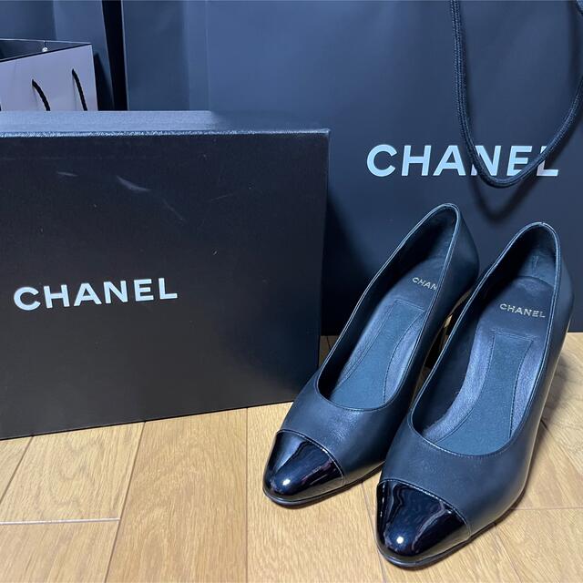 CHANEL - CHANEL パンプス ロゴ パール 38.5の通販 by pink♡flamingo|シャネルならラクマ CHANEL - CHANEL パンプス ロゴ パール 38.5の通販 by pink♡flamingo|シャネルならラクマ