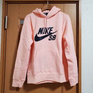 ナイキ(NIKE)の値下げしました！4000円新品値札付き！ナイキピンクパーカー(パーカー)