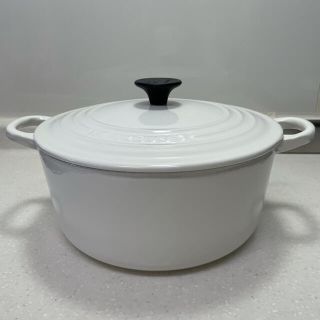 ルクルーゼ(LE CREUSET)のル・クルーゼ 22センチ 白・スパチュラ 赤 セット(鍋/フライパン)