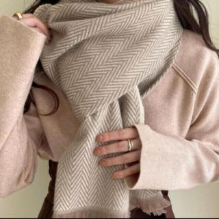 トゥデイフル(TODAYFUL)のlawgy lawgy herringbone muffler  beige(マフラー/ショール)