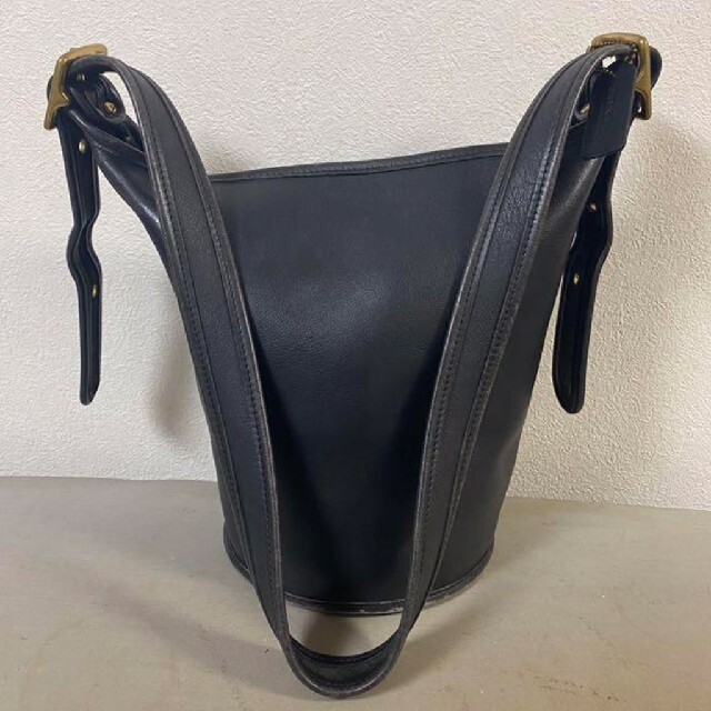 値下げ【プレゼントにおすすめ!!】【✨美品✨】コーチ 黒バケツ型2WAYバッグ
