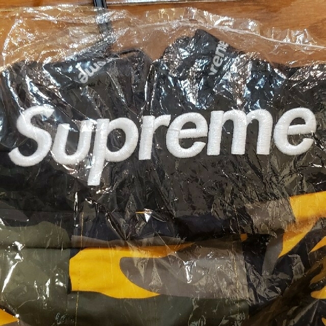 Supreme(シュプリーム)のSupreme Hooded Logo Half Zip Pullover メンズのジャケット/アウター(ナイロンジャケット)の商品写真