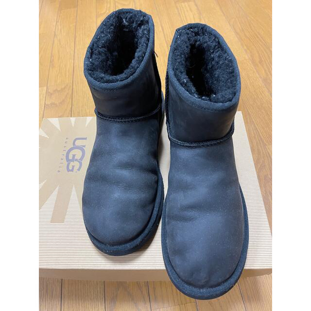 UGG(アグ)のUGG アグ ムートンブーツ　本物　メンズ　黒　サイズ28cm  交渉OK！ メンズの靴/シューズ(ブーツ)の商品写真