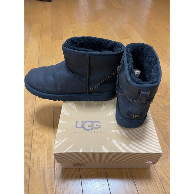 UGG(アグ)のUGG アグ ムートンブーツ　本物　メンズ　黒　サイズ28cm  交渉OK！ メンズの靴/シューズ(ブーツ)の商品写真