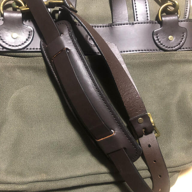 FILSON(フィルソン)のFILSON フィルソン MEDIUM FIELD BAG OTTERGREEN メンズのバッグ(ショルダーバッグ)の商品写真