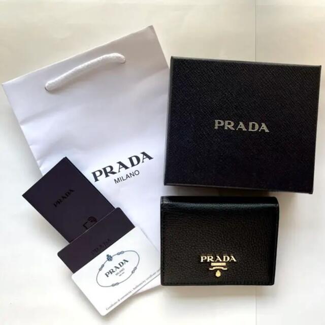 PRADA★ 人気カラー、ソフトレザーデザイン折りたたみコンパクトウォレットレザー100%サイズ