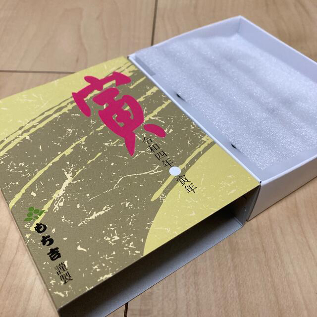 もち吉 箸置き 2022【寅】令和4年 新品未使用＆送料無料 令和四年寅年 謹製 エンタメ/ホビーのアート用品(その他)の商品写真