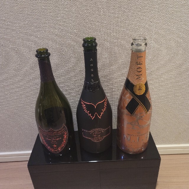 Dom Pérignon(ドンペリニヨン)の光るピンクのシャンパン空瓶3本セット！ インテリア/住まい/日用品のインテリア小物(置物)の商品写真